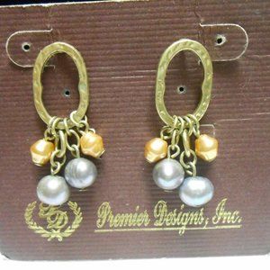 Premier Designs Matte Gold Tone Atlantis Pierced Earrings on Card